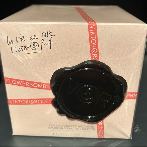 Victor & Rolf flower bomb 50 ml/1.69 oz - Picture 1 of 3